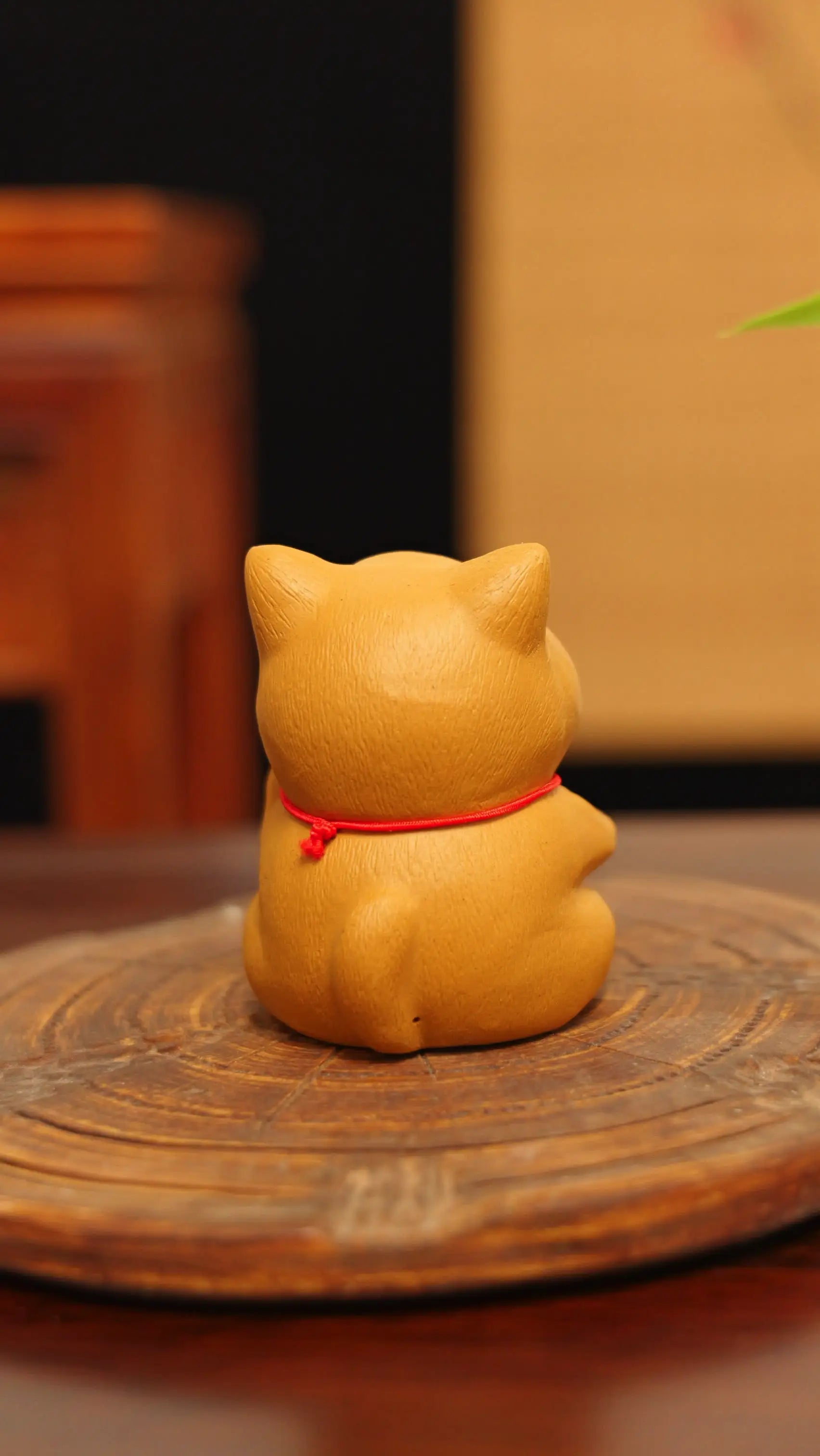 Yixing Zisha Handmade Lucky Waving Cat Tea Pet (Heart Decoration Style)