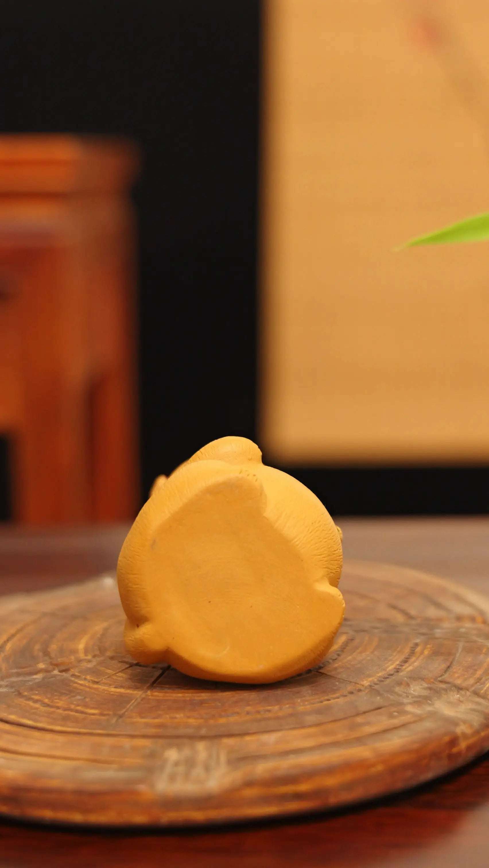 Yixing Zisha Handmade Lucky Waving Cat Tea Pet (Heart Decoration Style)