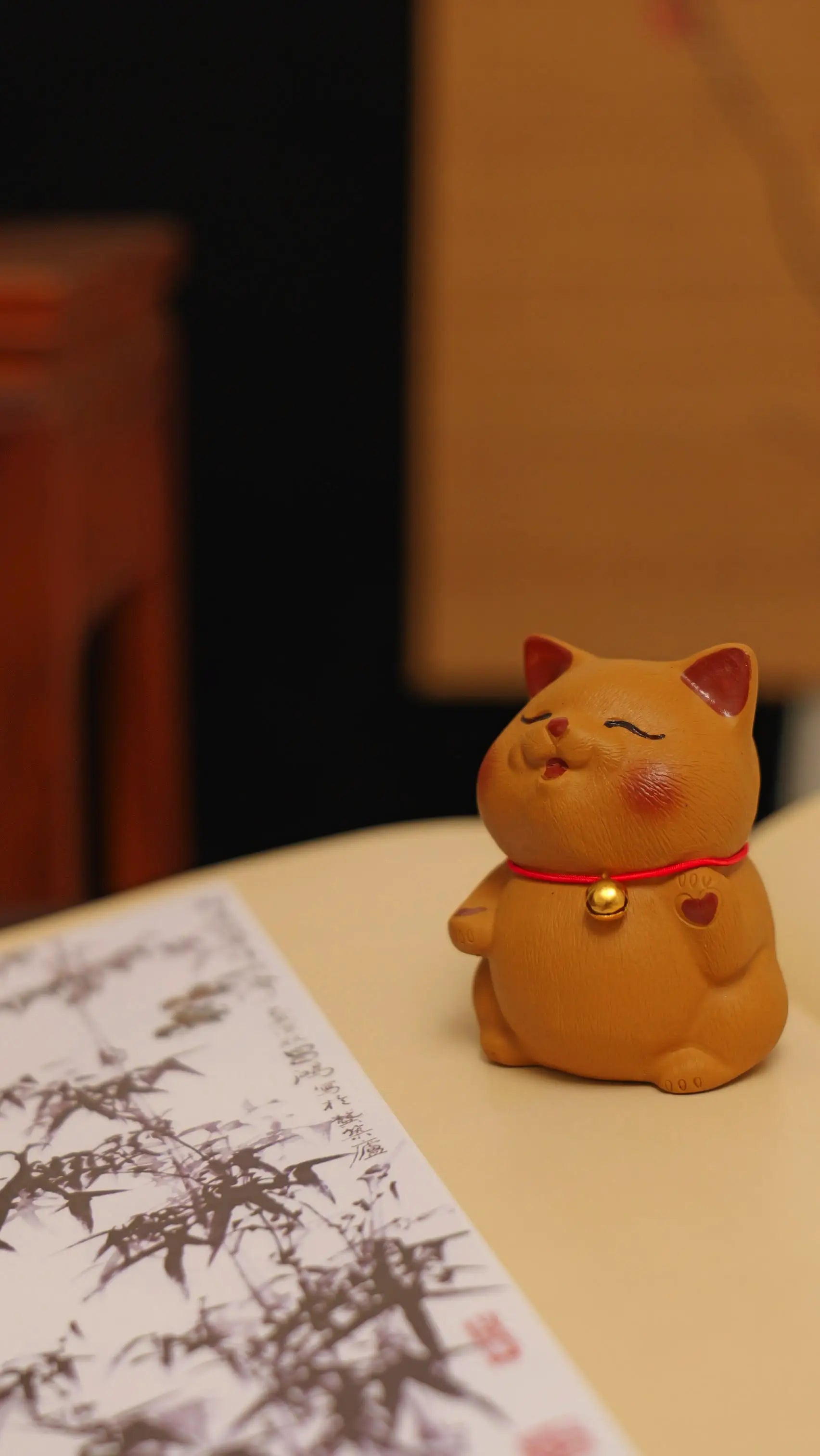 Yixing Zisha Handmade Lucky Waving Cat Tea Pet (Heart Decoration Style)