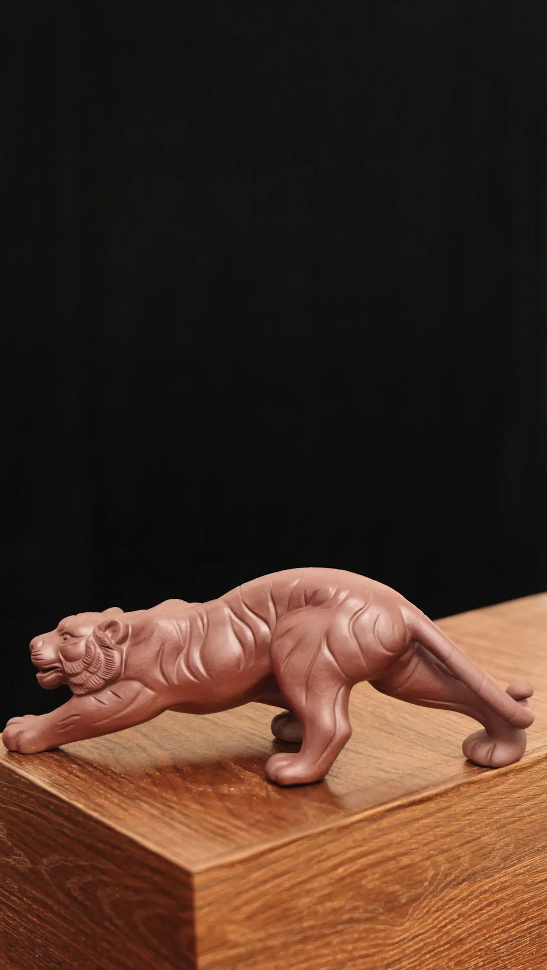 Yixing Zisha Handmade Tiger Tea Pet (Majestic Style)