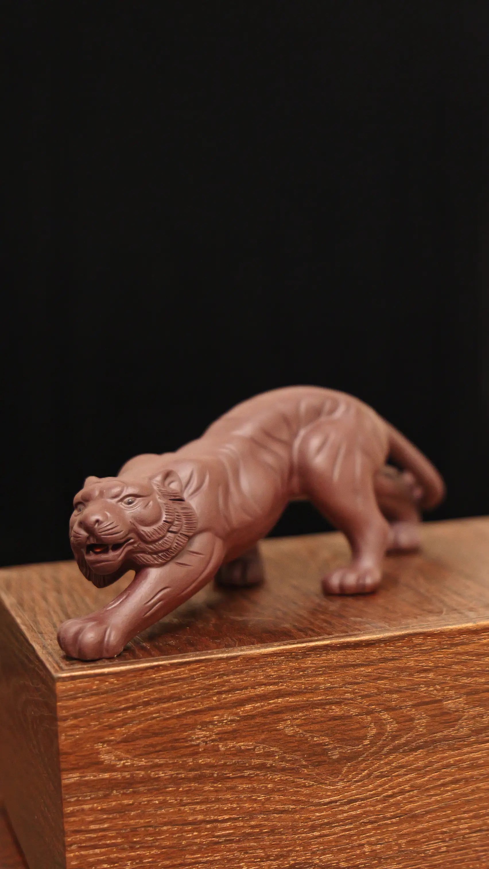 Yixing Zisha Handmade Tiger Tea Pet (Majestic Style)