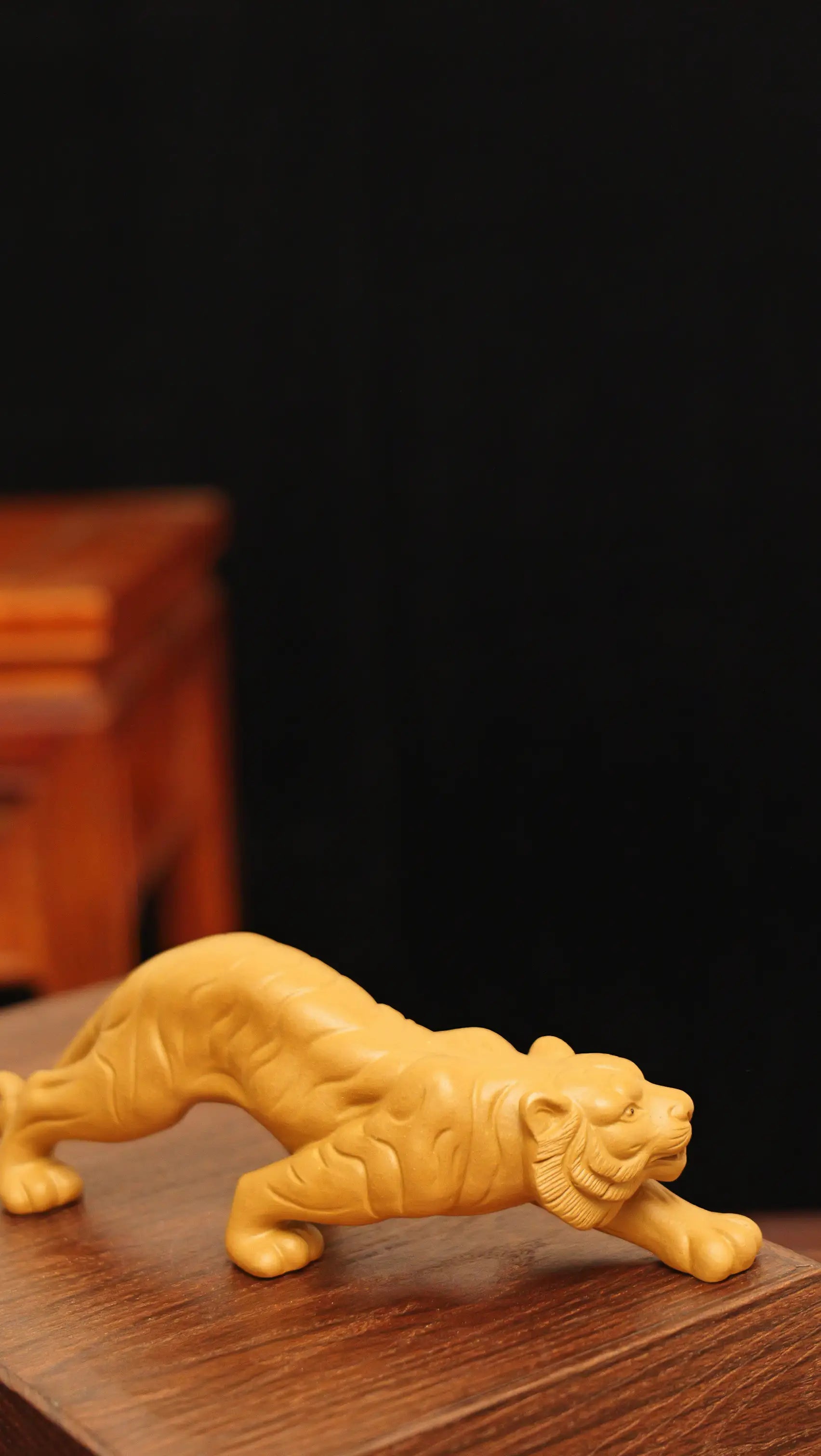 Yixing Zisha Handmade Yellow Tiger Tea Pet (Majestic Style)
