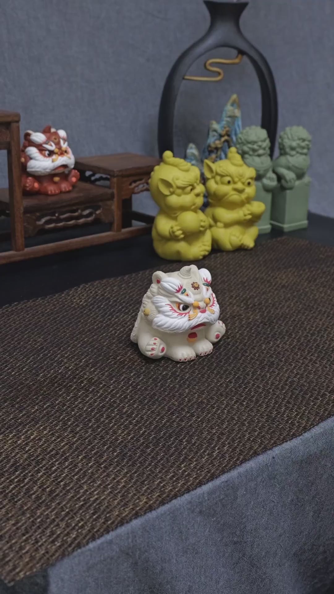 Yixing Zisha White Clay Sitting Guardian Lion Tea Pet
