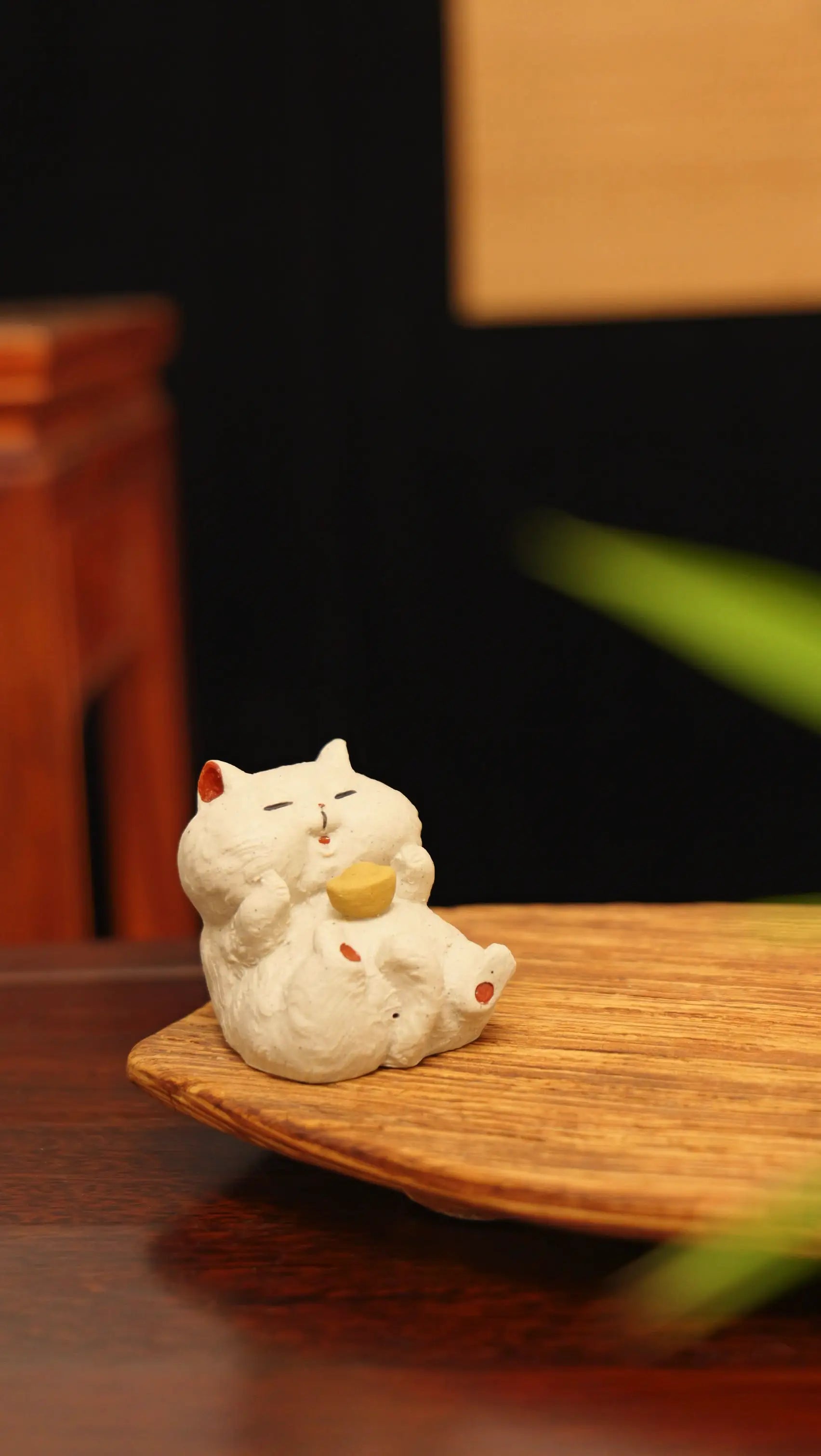 Yixing Clay Handmade Lucky Cat Tea Pet (Gold Ingot Style)