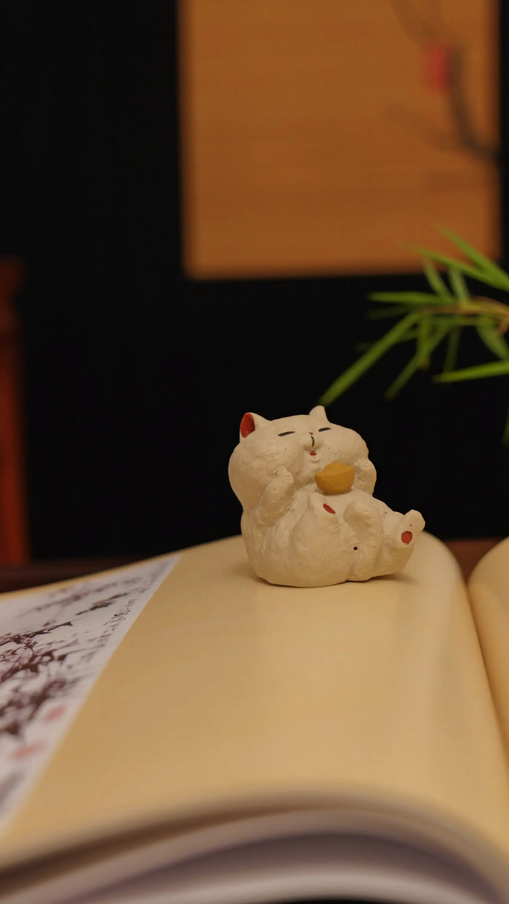 Yixing Clay Handmade Lucky Cat Tea Pet (Gold Ingot Style)