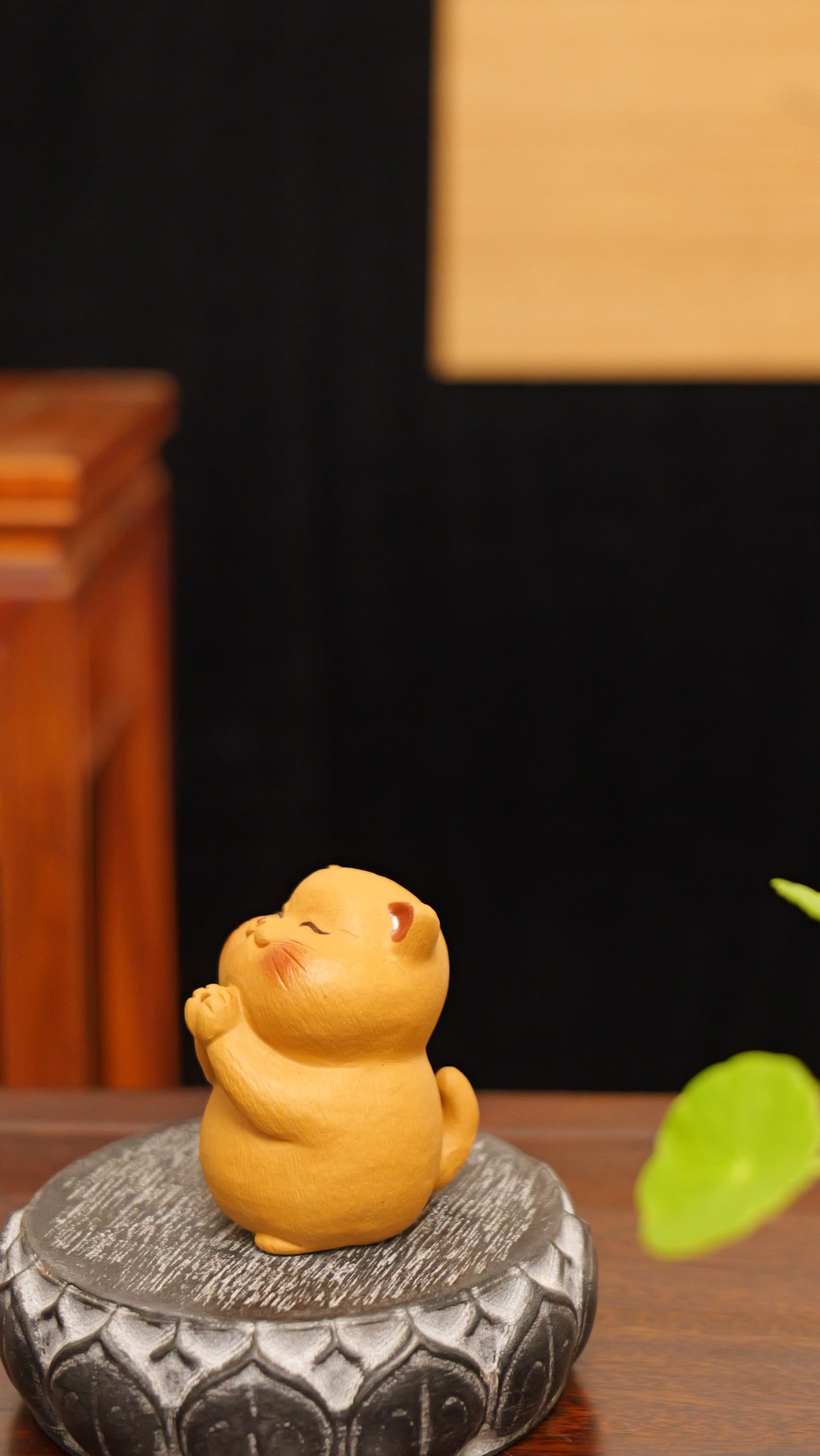 yellow fortune-inviting kitten handmade pottery figurine decor (tea pet) made by yixing purple clay