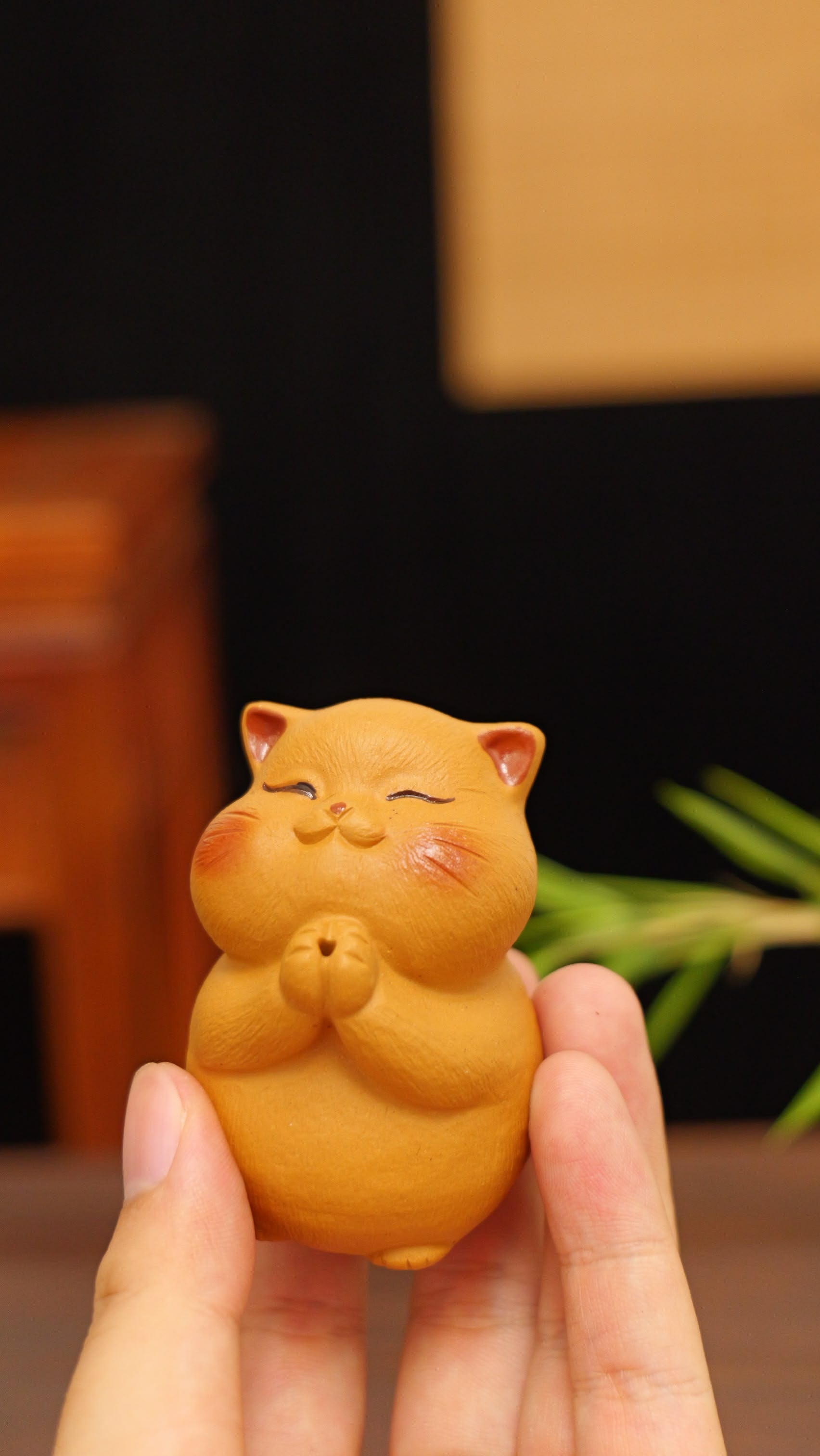 yellow fortune-inviting kitten handmade pottery figurine decor (tea pet) made by yixing purple clay