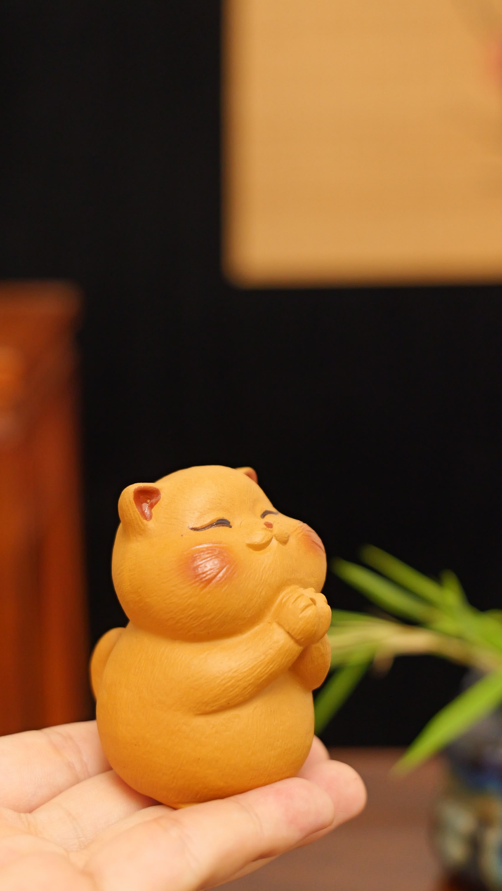 yellow fortune-inviting kitten handmade pottery figurine decor (tea pet) made by yixing purple clay